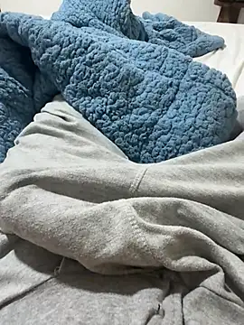 dotadonen17 online show from April 15, 2:17 am