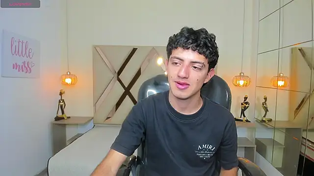 XebasTwink online show from April 17, 8:11 pm