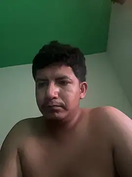 Snapshot of Alcantar01 chatting on May 22, 12:25 pm Alcantar01 online show from May 22, 12:25 pm