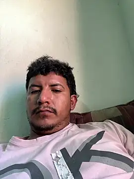 Snapshot of Alcantar01 chatting on May 14, 4:37 pm Alcantar01 online show from May 14, 4:37 pm