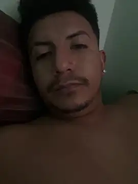 Snapshot of Alcantar01 chatting on May 5, 1:03 pm Alcantar01 online show from May 5, 1:03 pm