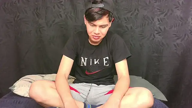 Snapshot of Felipe_Kold chatting on May 25, 12:43 am Felipe Kold online show from May 25, 12:43 am