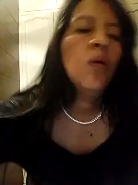 Snapshot of Gaby_lulu chatting on May 6, 6:17 am Gaby lulu online show from May 6, 6:17 am