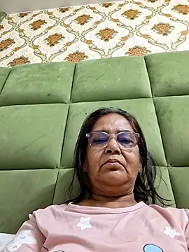 Snapshot of Shalini3456 chatting on May 21, 10:29 pm Shalini3456 online show from May 21, 10:29 pm