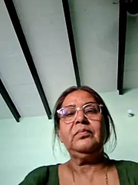Snapshot of Shalini3456 chatting on May 22, 10:35 am Shalini3456 online show from May 22, 10:35 am
