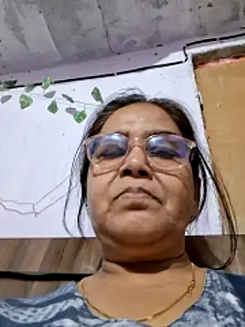 Snapshot of Shalini3456 chatting on April 24, 8:27 am Shalini3456 online show from April 24, 8:27 am