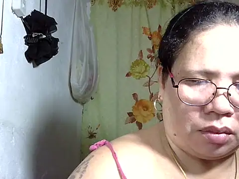 HottyCurlyPeanut online show from May 23, 7:51 am