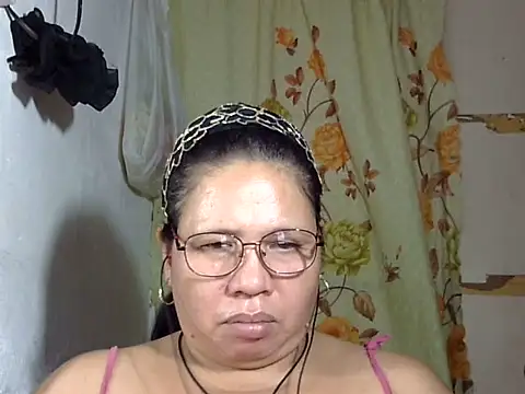 HottyCurlyPeanut online show from June 6, 6:51 am