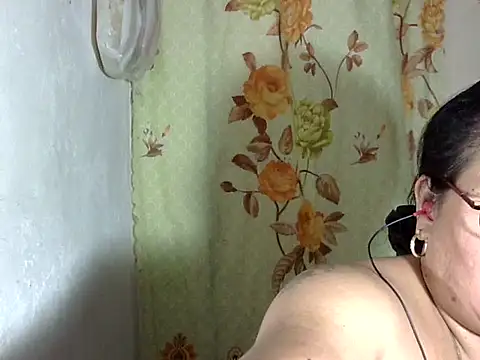 HottyCurlyPeanut online show from May 8, 7:45 am