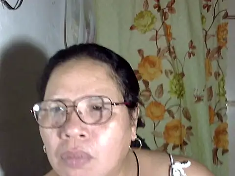 HottyCurlyPeanut online show from May 3, 7:24 am