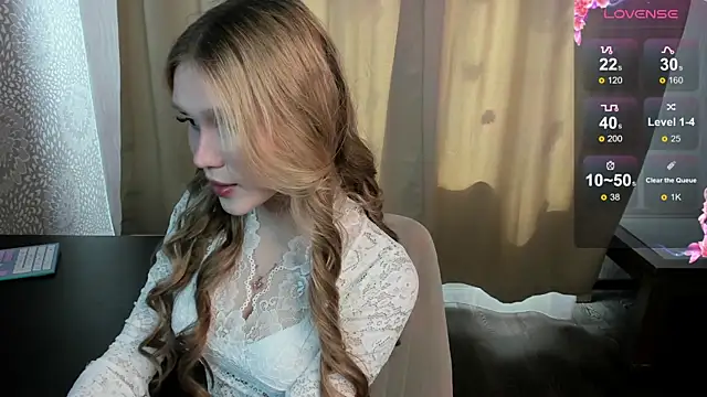 AdelineCrash online show from May 3, 3:44 am