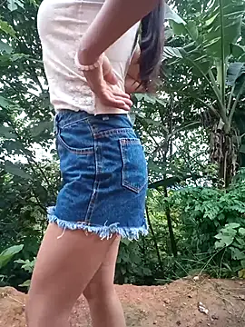 Snapshot of Elena_Mia chatting on June 19, 10:58 pm Elena Mia online show from June 19, 10:58 pm