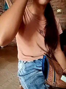 Snapshot of Elena_Mia chatting on July 5, 4:19 am Elena Mia online show from July 5, 4:19 am