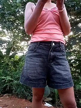 Snapshot of Elena_Mia chatting on July 12, 10:32 pm Elena Mia online show from July 12, 10:32 pm