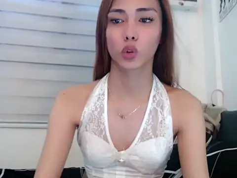 UrHolyBody online show from April 29, 6:50 am