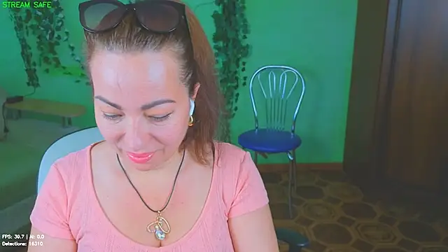 Snapshot of Zoe_Zephyr chatting on July 2, 6:08 am Zoe Zephyr online show from July 2, 6:08 am