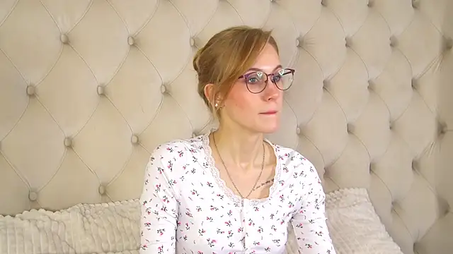 GraceHudsons online show from April 23, 4:08 am