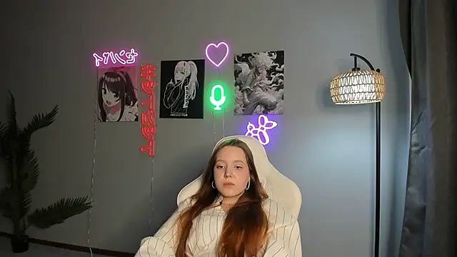 ChuNeece online show from April 17, 3:04 pm