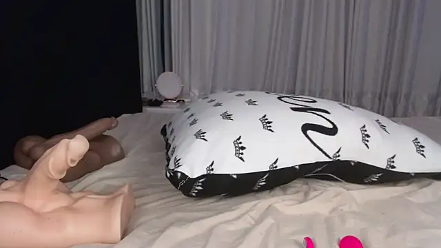 Snapshot of tigger_kitty chatting on May 18, 3:17 am tigger kitty online show from May 18, 3:17 am