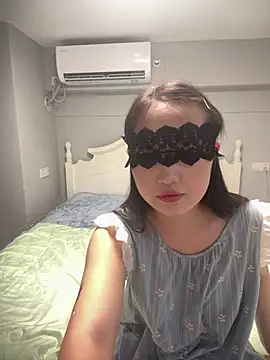 Snapshot of Xiaoyu0012 chatting on July 19, 11:07 am Xiaoyu0012 online show from July 19, 11:07 am