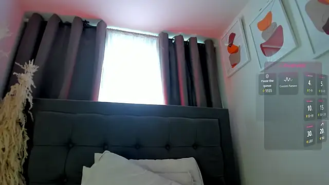 hanna-baker01 online show from May 23, 2:38 pm