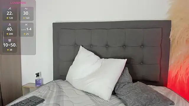 hanna-baker01 online show from June 12, 3:32 pm