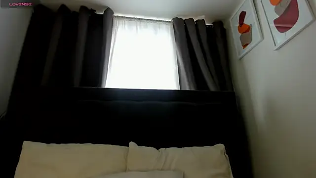 hanna-baker01 online show from April 22, 2:46 pm