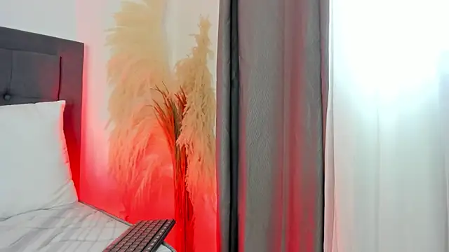 hanna-baker01 online show from June 20, 3:28 pm