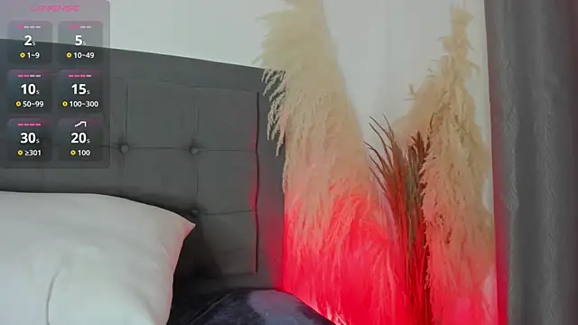 hanna-baker01 online show from July 9, 3:00 pm