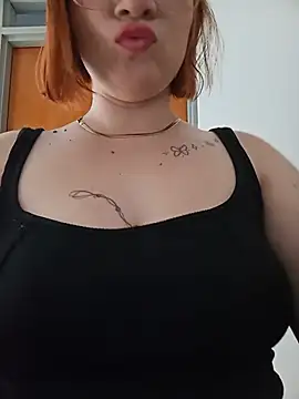 Snapshot of Curves_Nina chatting on July 18, 7:22 pm Curves Nina online show from July 18, 7:22 pm