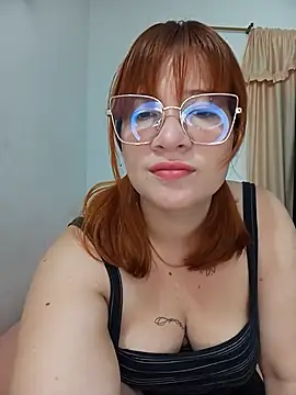 Snapshot of Curves_Nina chatting on June 19, 7:30 pm Curves Nina online show from June 19, 7:30 pm