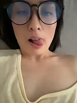 Snapshot of Faye-baby chatting on June 10, 12:23 am Faye-baby online show from June 10, 12:23 am