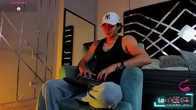 Snapshot of JayTaylorr chatting on June 16, 11:43 am JayTaylorr online show from June 16, 11:43 am