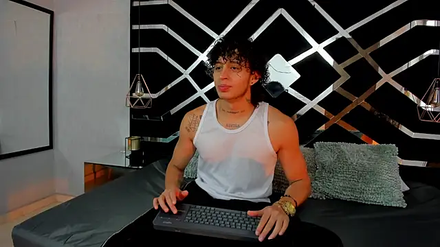 JayTaylorr online show from May 14, 11:29 am