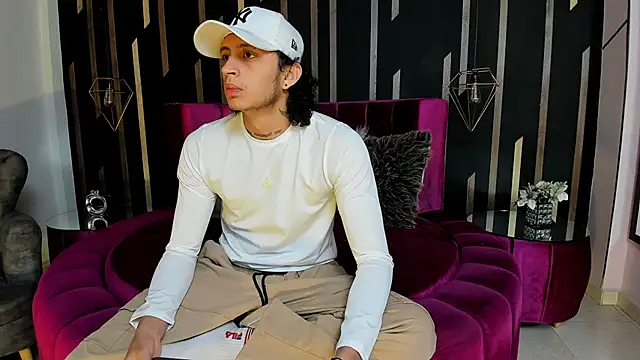JayTaylorr online show from May 7, 11:35 am