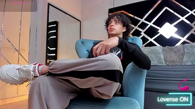 JayTaylorr online show from May 27, 11:28 am