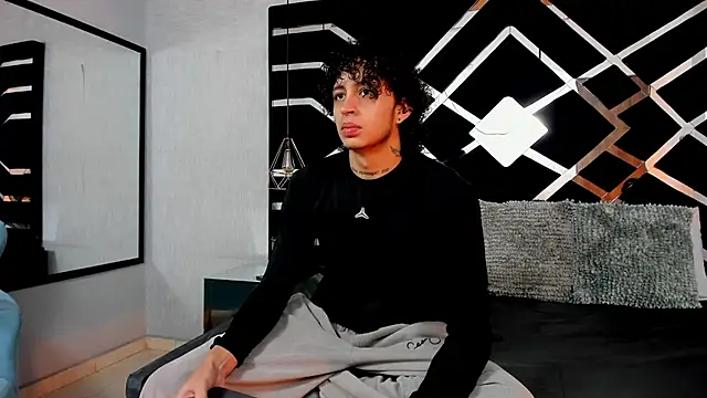 JayTaylorr online show from May 12, 11:38 am