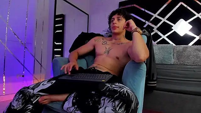JayTaylorr online show from June 3, 11:44 am