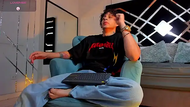 Snapshot of JayTaylorr chatting on June 27, 11:49 am JayTaylorr online show from June 27, 11:49 am