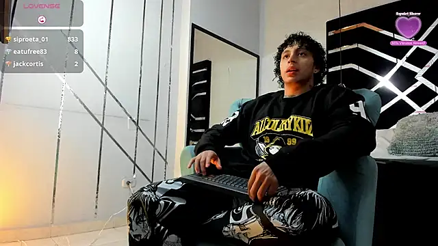 Snapshot of JayTaylorr chatting on July 4, 11:38 am JayTaylorr online show from July 4, 11:38 am