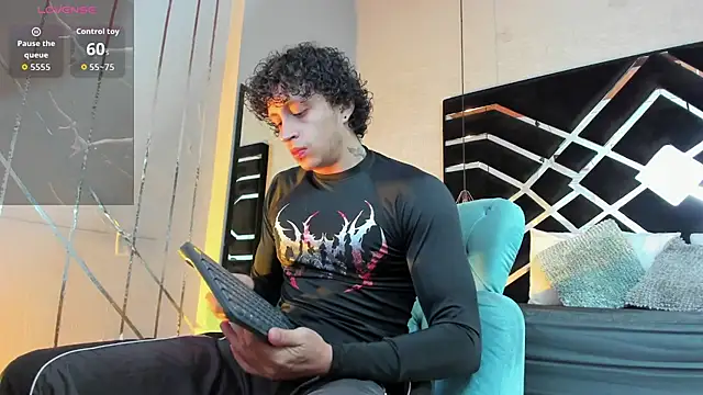 Snapshot of JayTaylorr chatting on June 23, 11:30 am JayTaylorr online show from June 23, 11:30 am