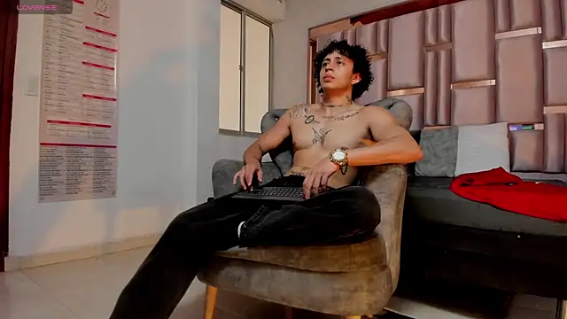 Snapshot of JayTaylorr chatting on June 24, 8:06 pm JayTaylorr online show from June 24, 8:06 pm
