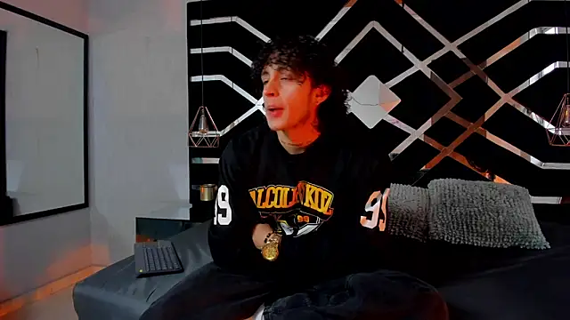 JayTaylorr online show from May 15, 11:30 am