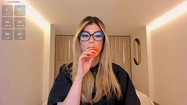 MiaSilvaX online show from May 14, 11:18 am