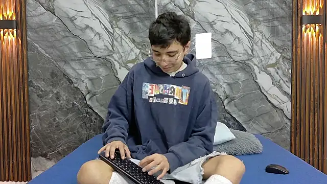 Snapshot of NoahWalker__ chatting on July 16, 11:18 am NoahWalker online show from July 16, 11:18 am