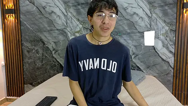 NoahWalker   online show from May 4, 11:02 am