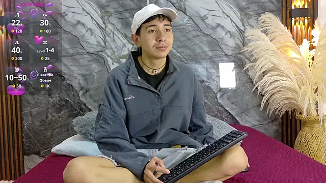 Snapshot of NoahWalker__ chatting on June 26, 10:54 am NoahWalker online show from June 26, 10:54 am