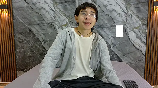 NoahWalker   online show from May 11, 11:11 am