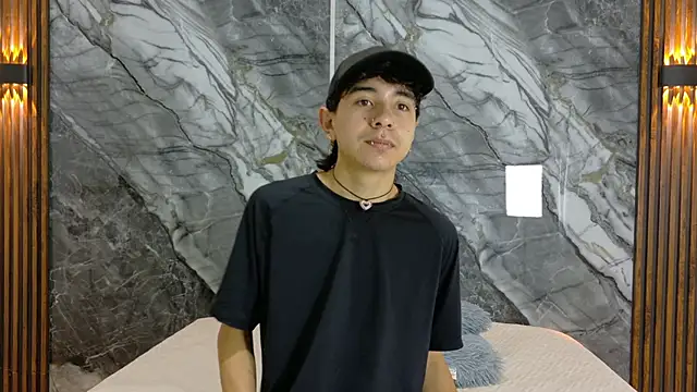 NoahWalker   online show from May 6, 11:03 am
