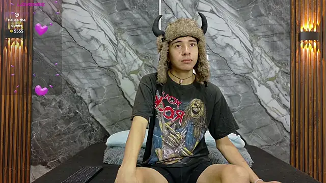 Snapshot of NoahWalker__ chatting on July 3, 11:06 am NoahWalker online show from July 3, 11:06 am